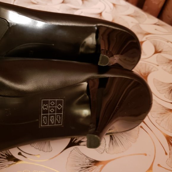 Nine West Black Leather Classic Heels Size 9M - Picture 4 of 11
